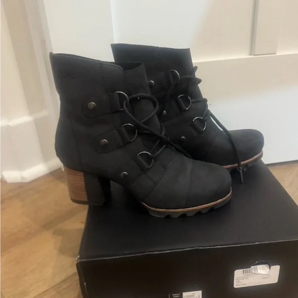 Sorel Addington Lace-Up waterproof leather boots in black. - Picture 4 of 5
